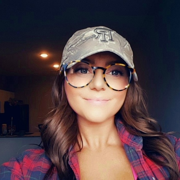 Meet your Posher, Claire - Picture 1 of 1